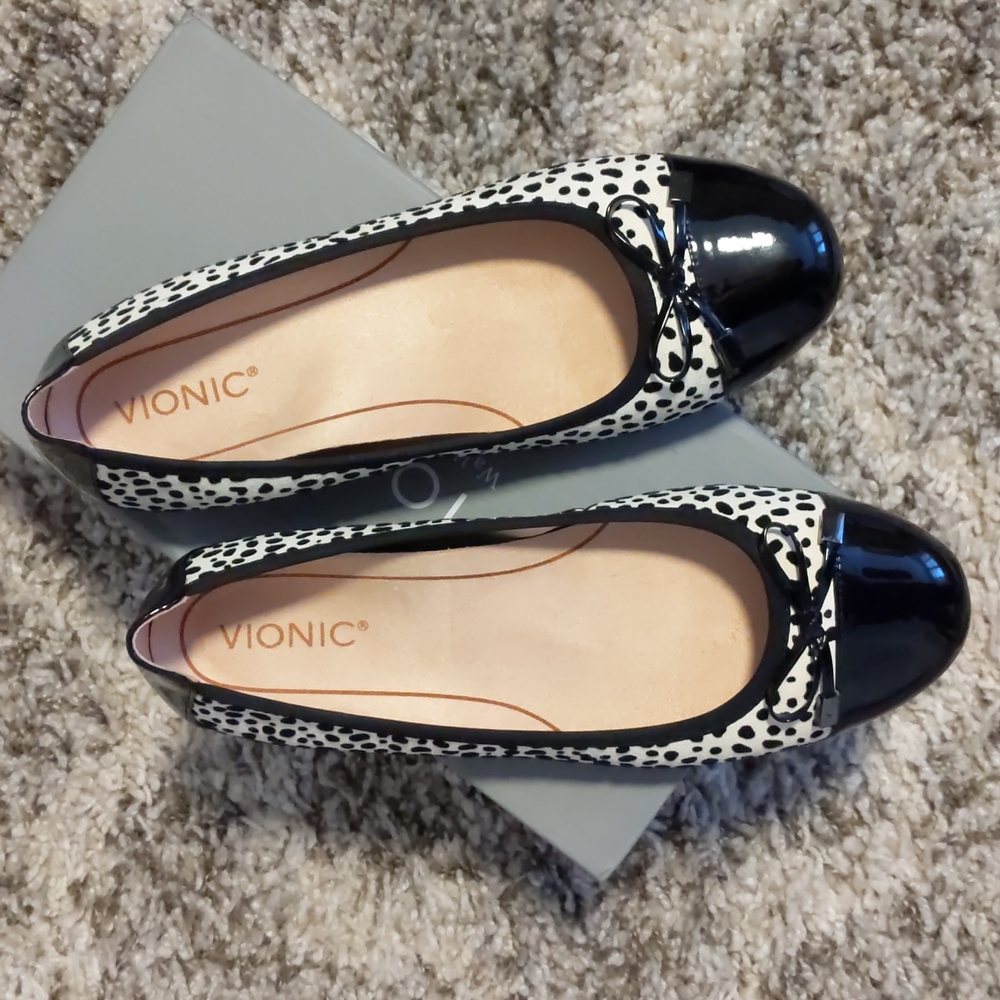 NIB Vionic Animal Print Flats